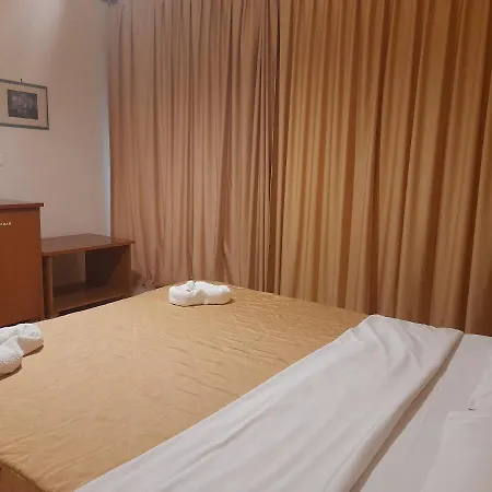 Hotel Iria Beach *